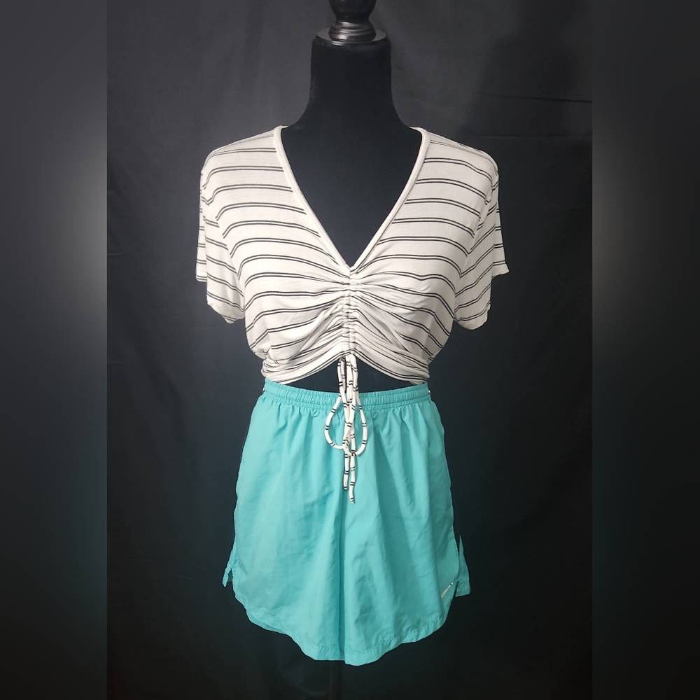 Love Charm Ruched Drawstring Tee Size L - Picture 2 of 14